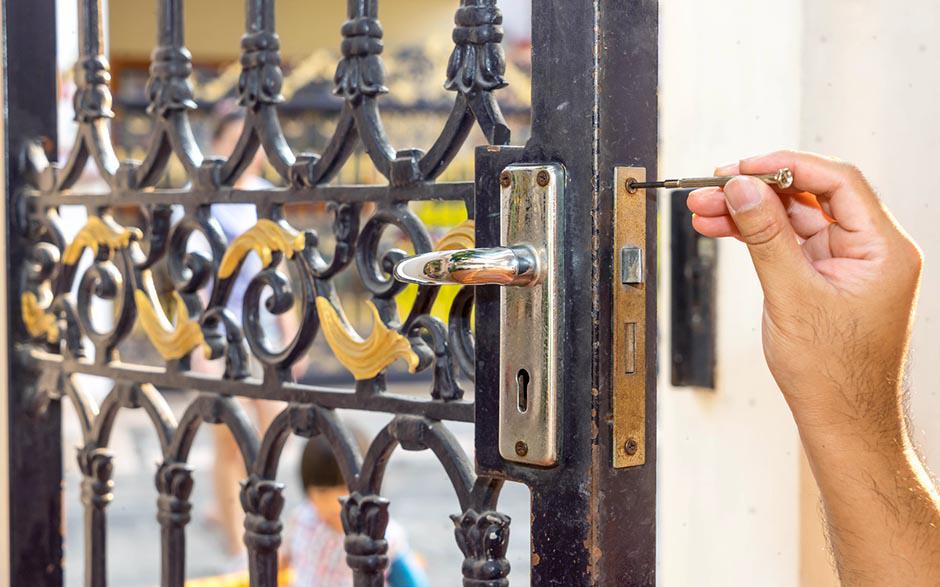 prix ouverture porte serrurier Carrières-sur-Seine
